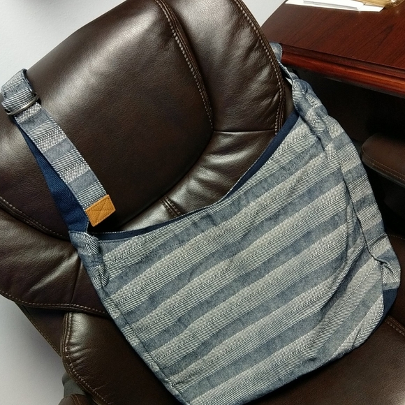 thirty-one retro metro hobo crossbody woven stripe - Picture 3 of 6